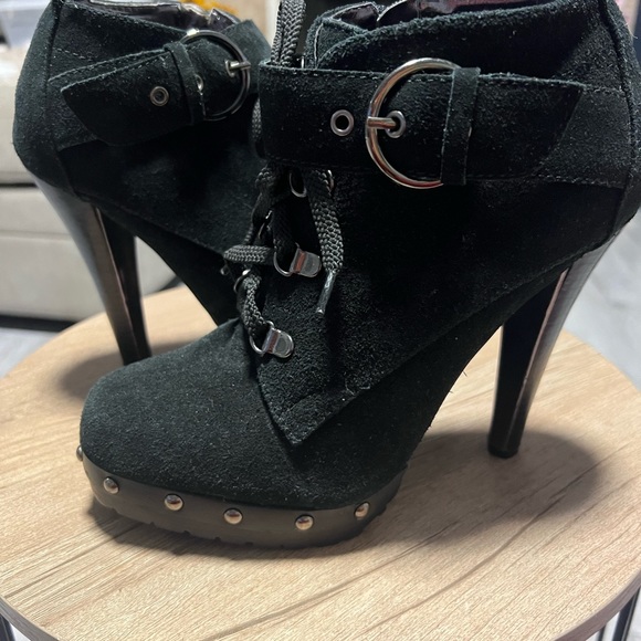 COLIN STUART Women’s Ankle Booties suede Heel 4.8” size 8.5 laced up and buckle - Picture 11 of 14